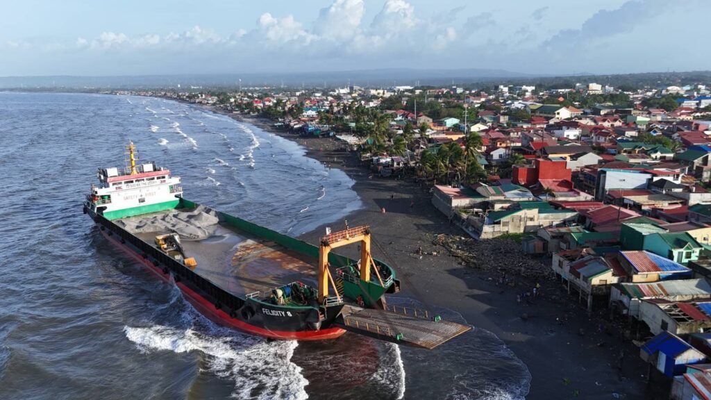 Vessel ran aground in Philippines due to super typhoon