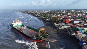 Vessel ran aground in Philippines due to super typhoon