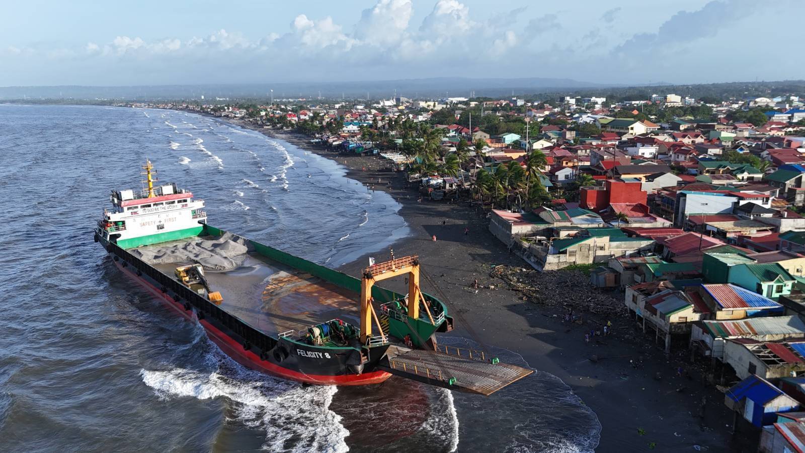 Vessel ran aground in Philippines due to super typhoon