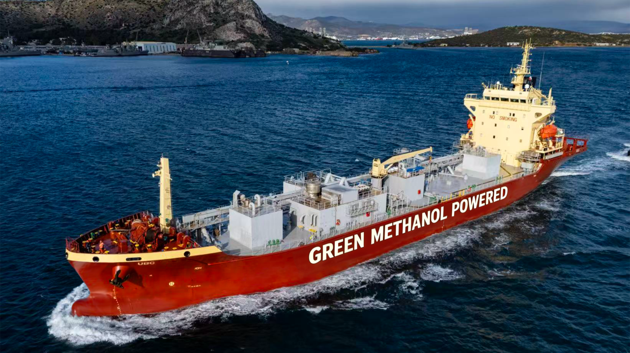 Hartmann and Heidelberg Materials team up on methanol-powered cement carrier