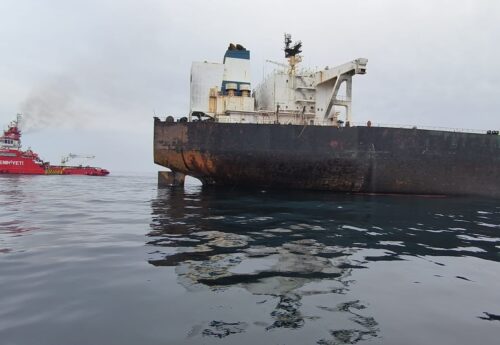 Bulgaria Black Sea: stranded oil tanker to be towed into Burgas Bay