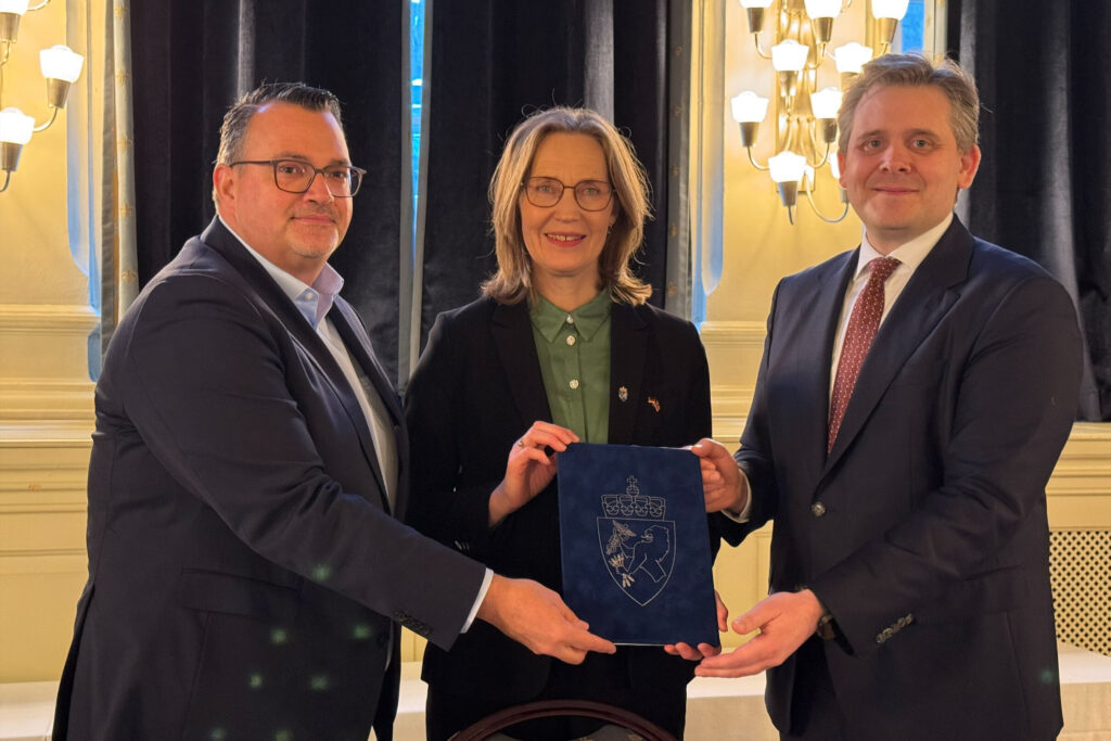 TKMS submarine contract signing