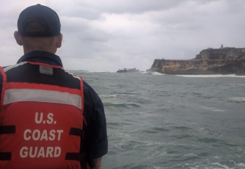 Fuel barge ran aground off San Juan Harbor port entrance