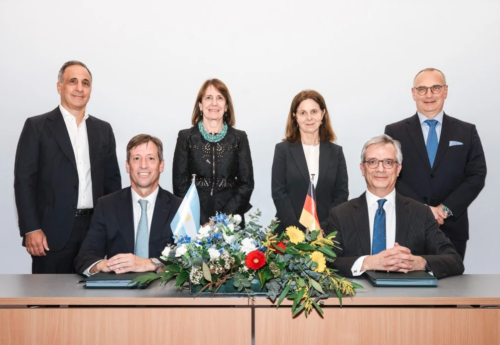 LNG export contract signing