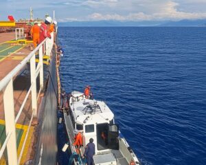 Two Filipino fishermen rescued