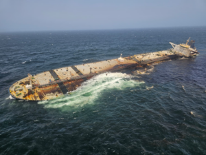Specialist team boards stricken tanker off Oman as salvage vessels underway