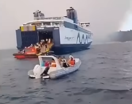 Greek Coast Guard and Speedrunner Jet evacuate 481 people from Siviri beach