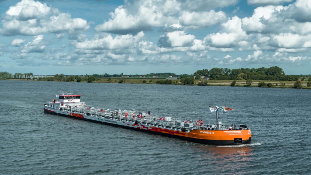Low Rhine levels prompt HGK to call for €12.5B shallow‑water inland vessels