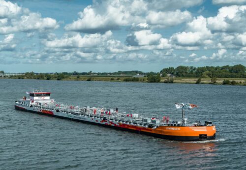 Low Rhine levels prompt HGK to call for €12.5B shallow‑water inland vessels