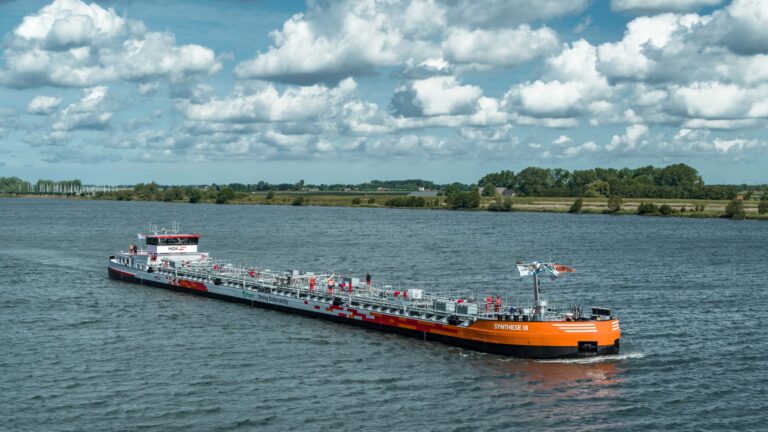 Low Rhine levels prompt HGK to call for €12.5B shallow‑water inland vessels