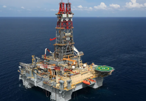 Oil rig Noble Discoverer.